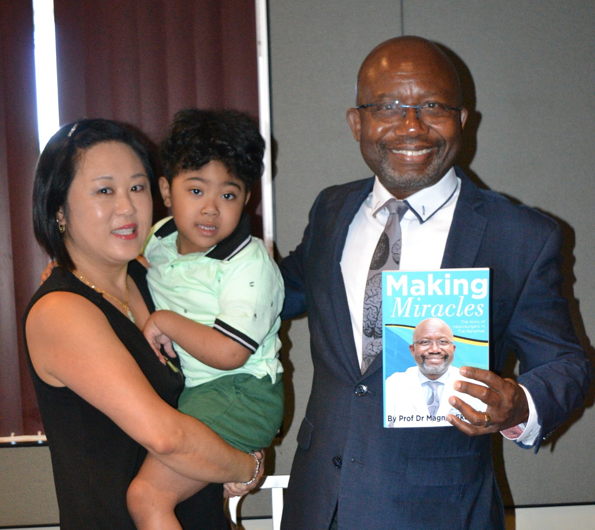 Neurosurgeon Dr. Magnus Ekedede Presents Signed Copy of New Book to University of The Bahamas Neurosurgeon Dr. Magnus Ekedede Presents Signed Copy of New Book to University of The Bahamas